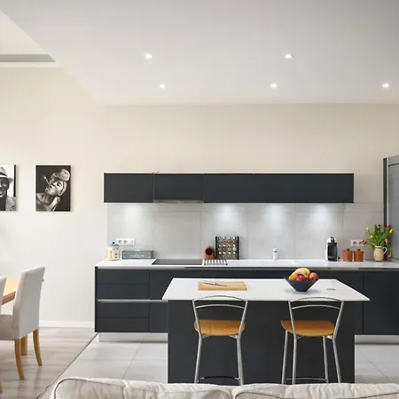 Sunlight - Gisele - Hyper Central, 1 Bedroom With Large Living Nizza