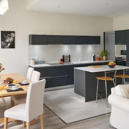 Lejlighed Sunlight - Gisele - Hyper Central, 1 Bedroom With Large Living Nice