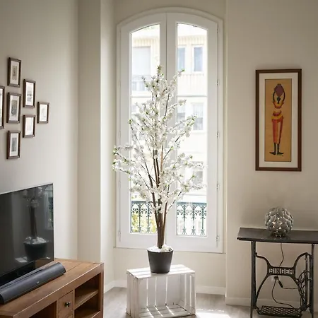 Sunlight - Gisele - Hyper Central, 1 Bedroom With Large Living Lejlighed